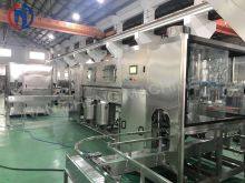 全自动5加仑桶水洗灌装旋盖三合一机（型号：QGF-300)